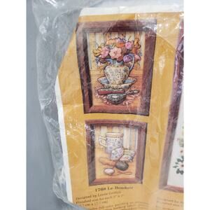 Vintage THE‎ CREATIVE CIRCLE Stitchery Kit Le Boudoir bathroom vanity grandma